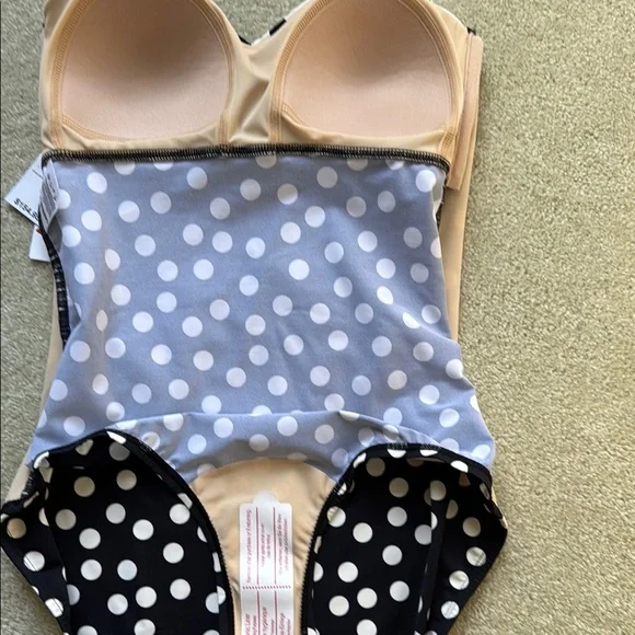 LANDS’ END LYCRA Women's Slender Suit Wrap Bandeau One Piece Swimsuit - Picture 14 of 14